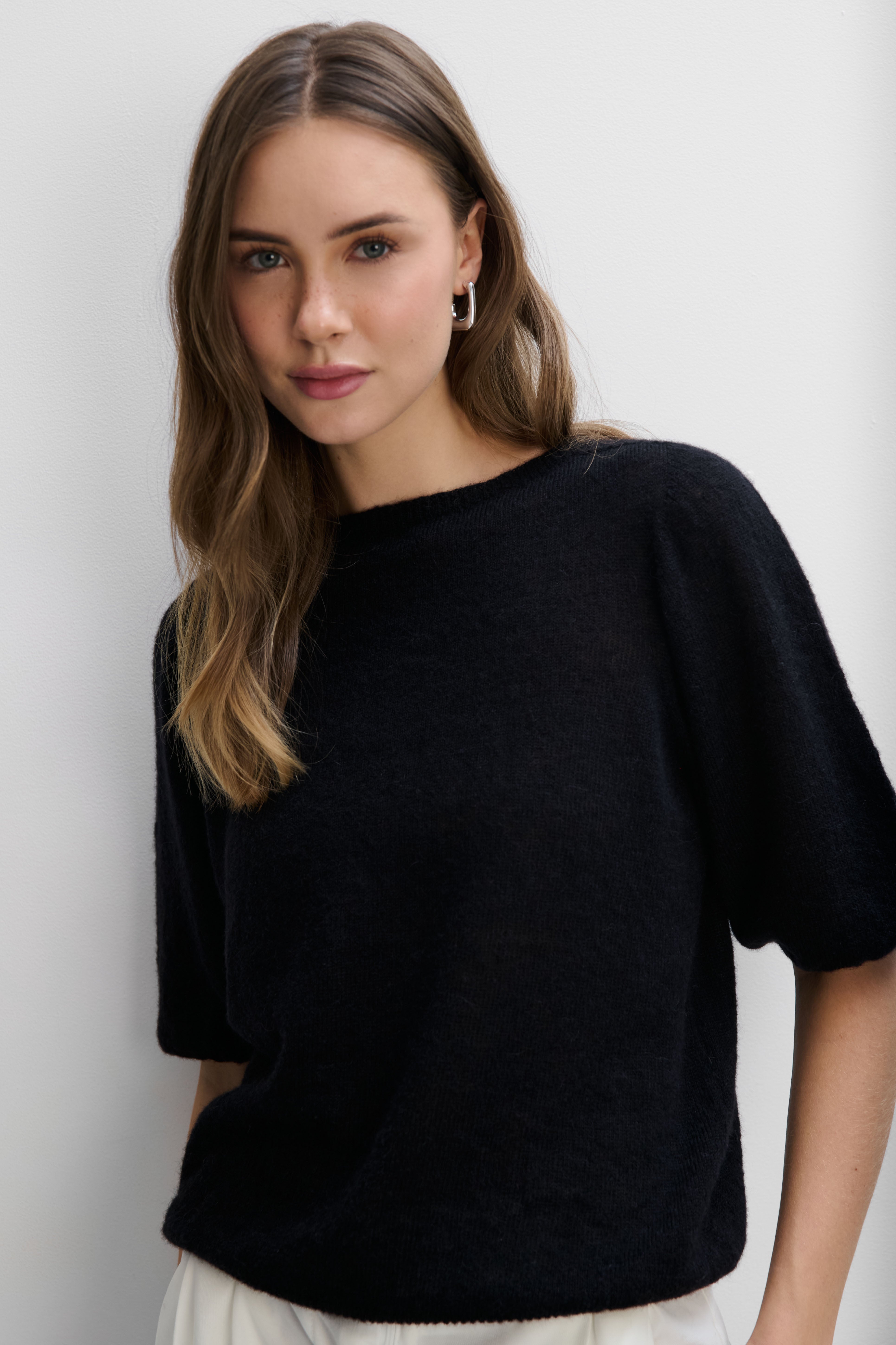 Sweter z krótkim rękawem z wełny baby alpaka i wełny virgin czarny