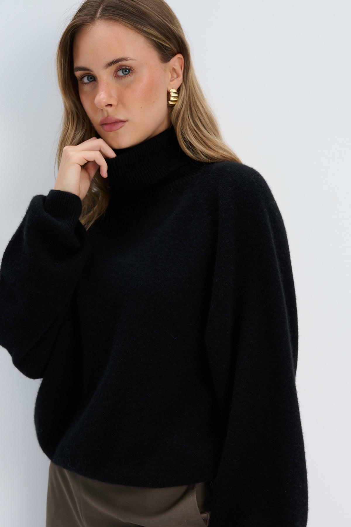 Sweter z kaszmiru z golfem CASHMERE VELVET AIR czarny