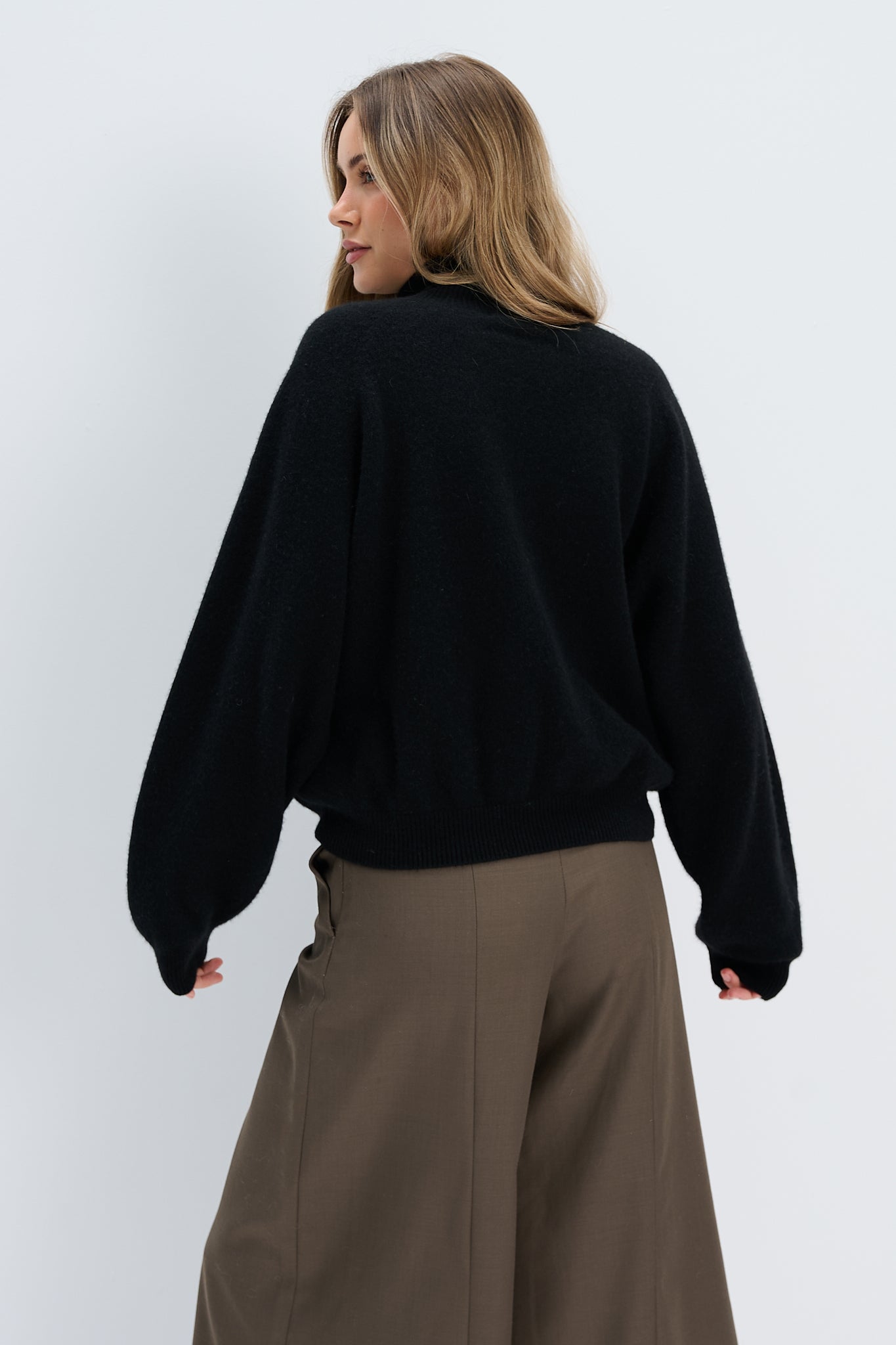 Sweter z kaszmiru z golfem CASHMERE VELVET AIR czarny
