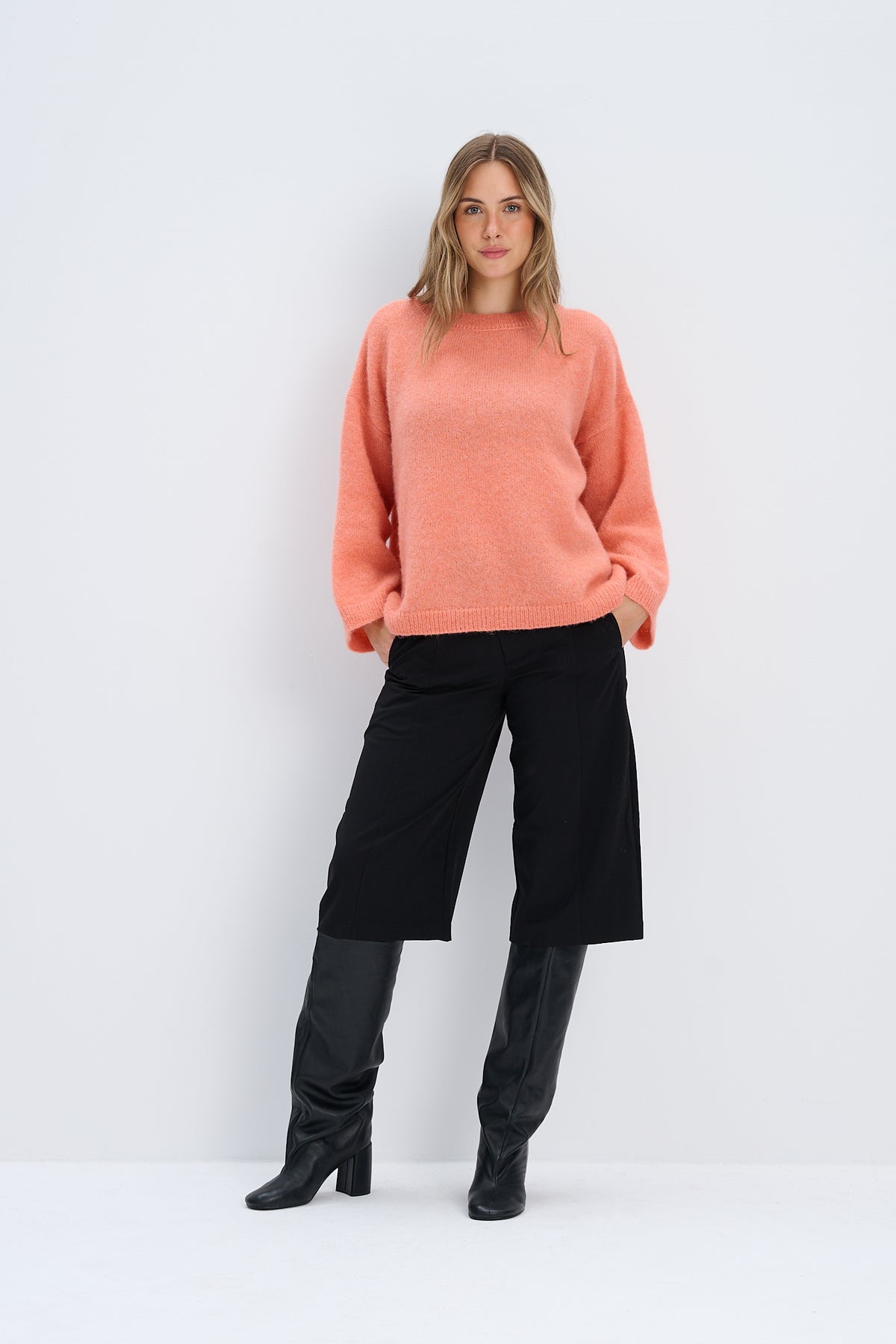 Sweter z wełny alpaki Avalon brzoskwiniowy