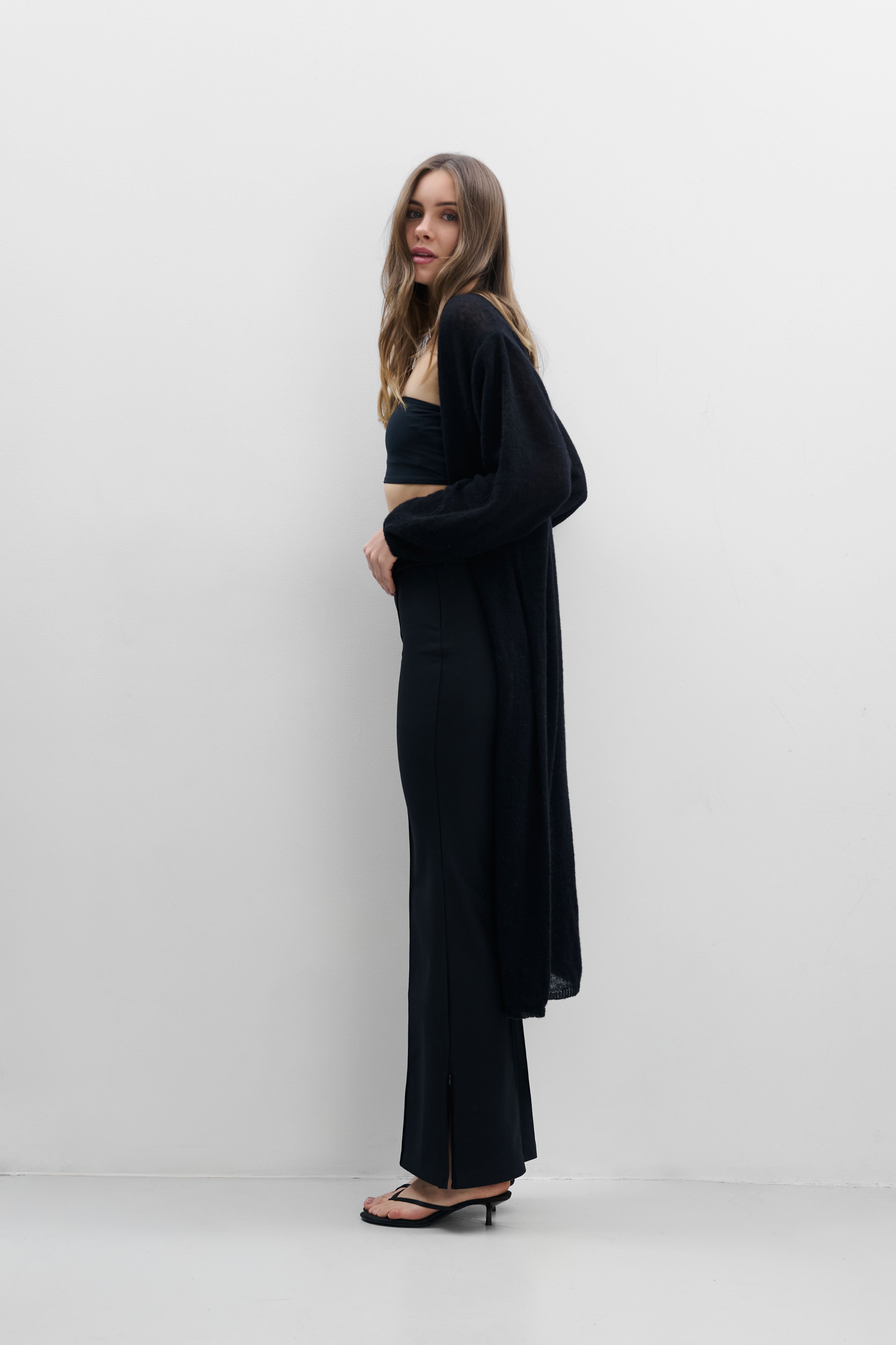 Długi kardigan mgiełka z wełny baby alpaka i wełny virgin czarny