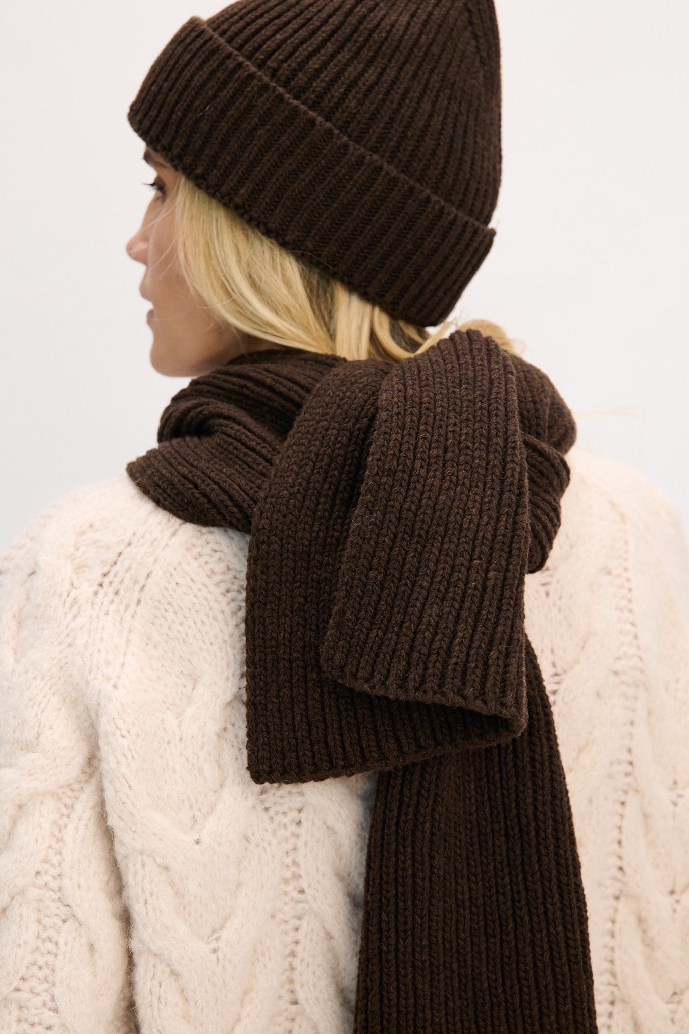 Szal z wełny merynos COCO VIBE brązowy - 2