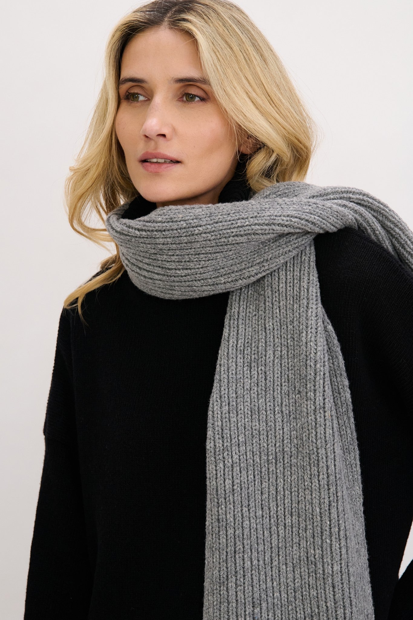 Szal z wełny merynos HARMONY szary - 2