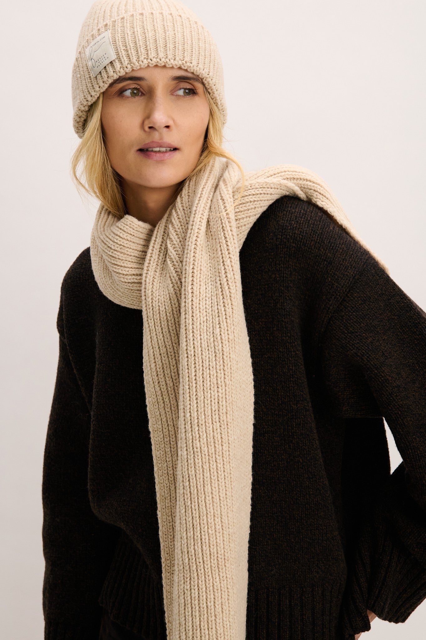 Szal z wełny merynos WHISPER beżowy - 2