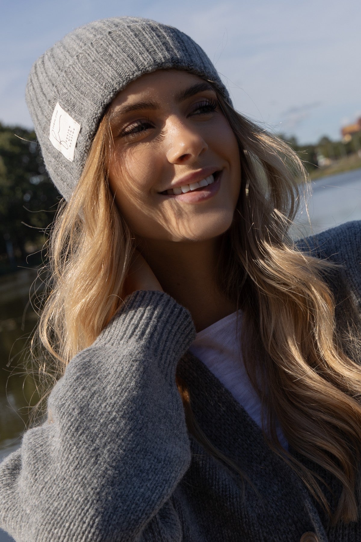 Wełniana czapka prążkowana szary - 2