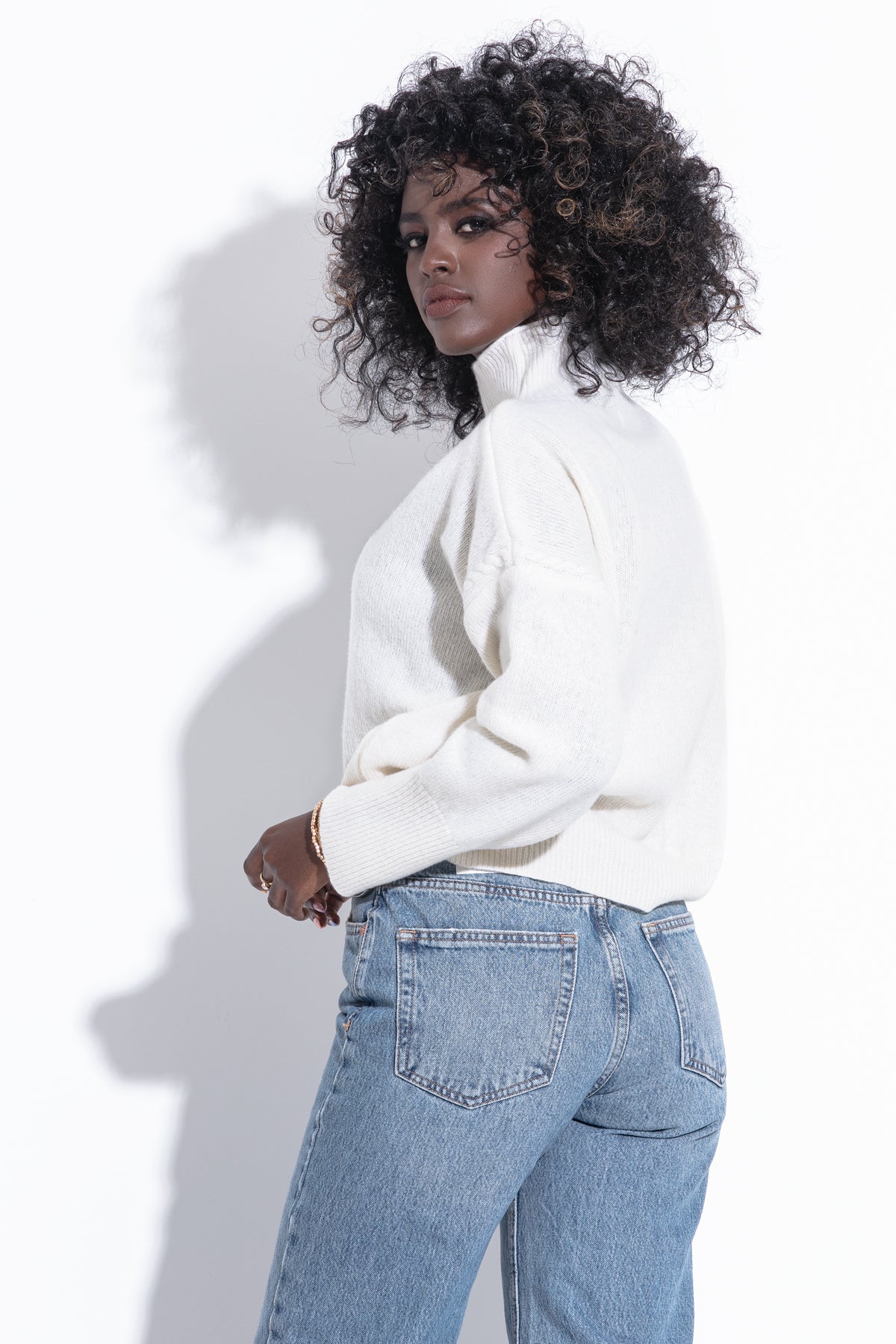 Wełniany elegancki sweter z golfem ecru - 5