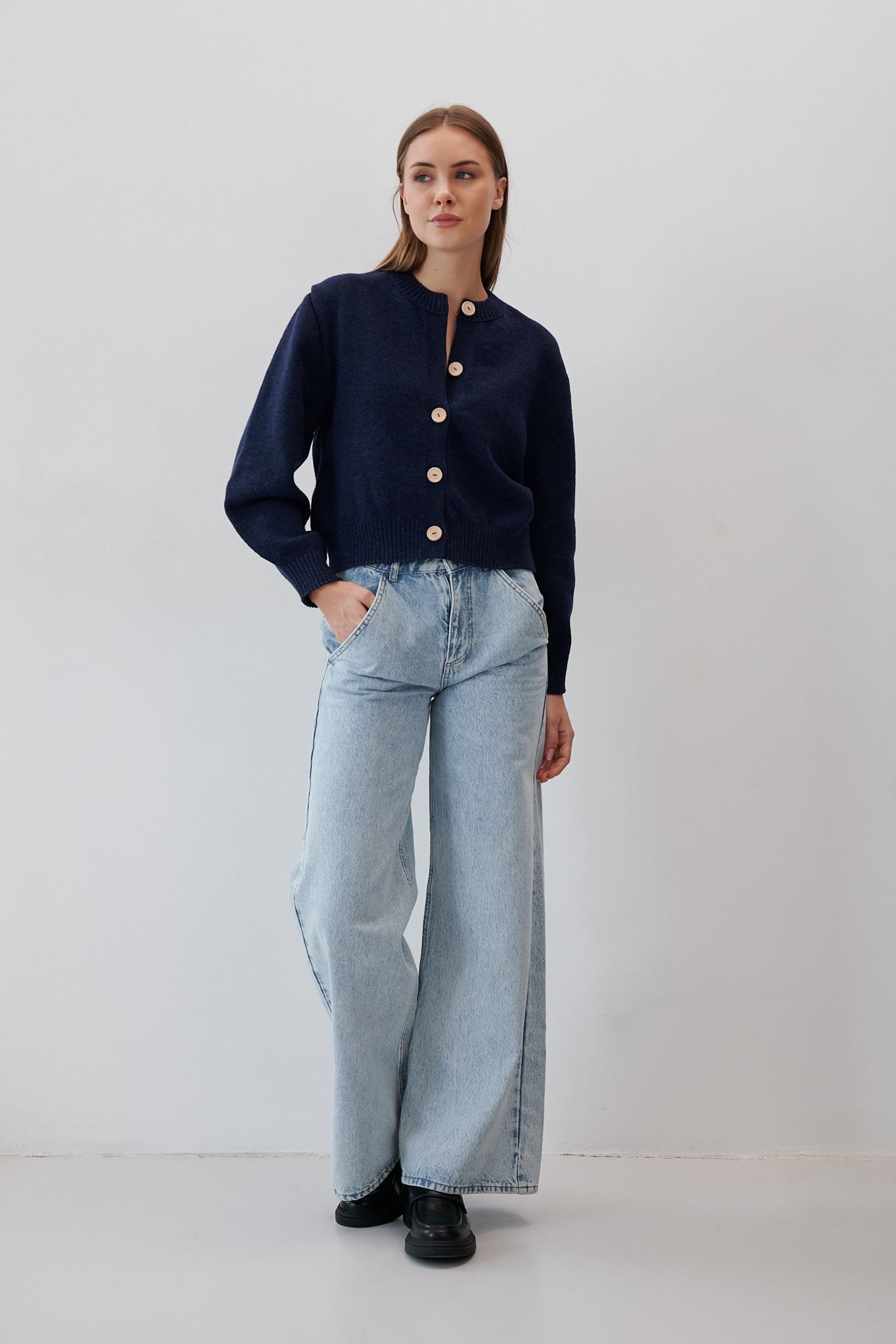Wełniany kardigan zapinany granatowy - 1