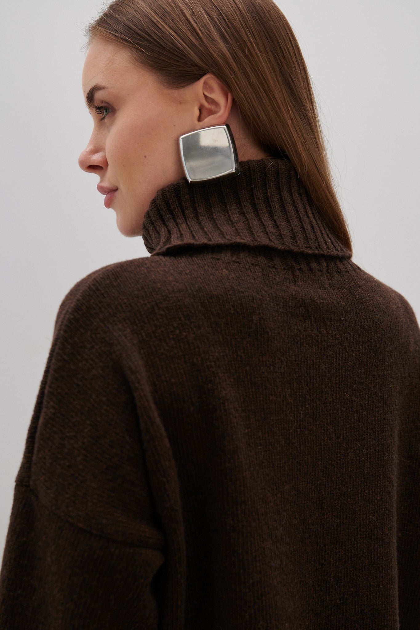 Wełniany luźny sweter z golfem brąz brązowy - 4