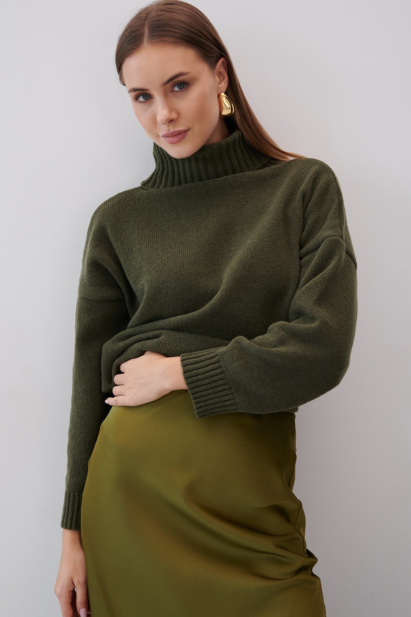 Wełniany luźny sweter z golfem oliwka oliwkowy - 3