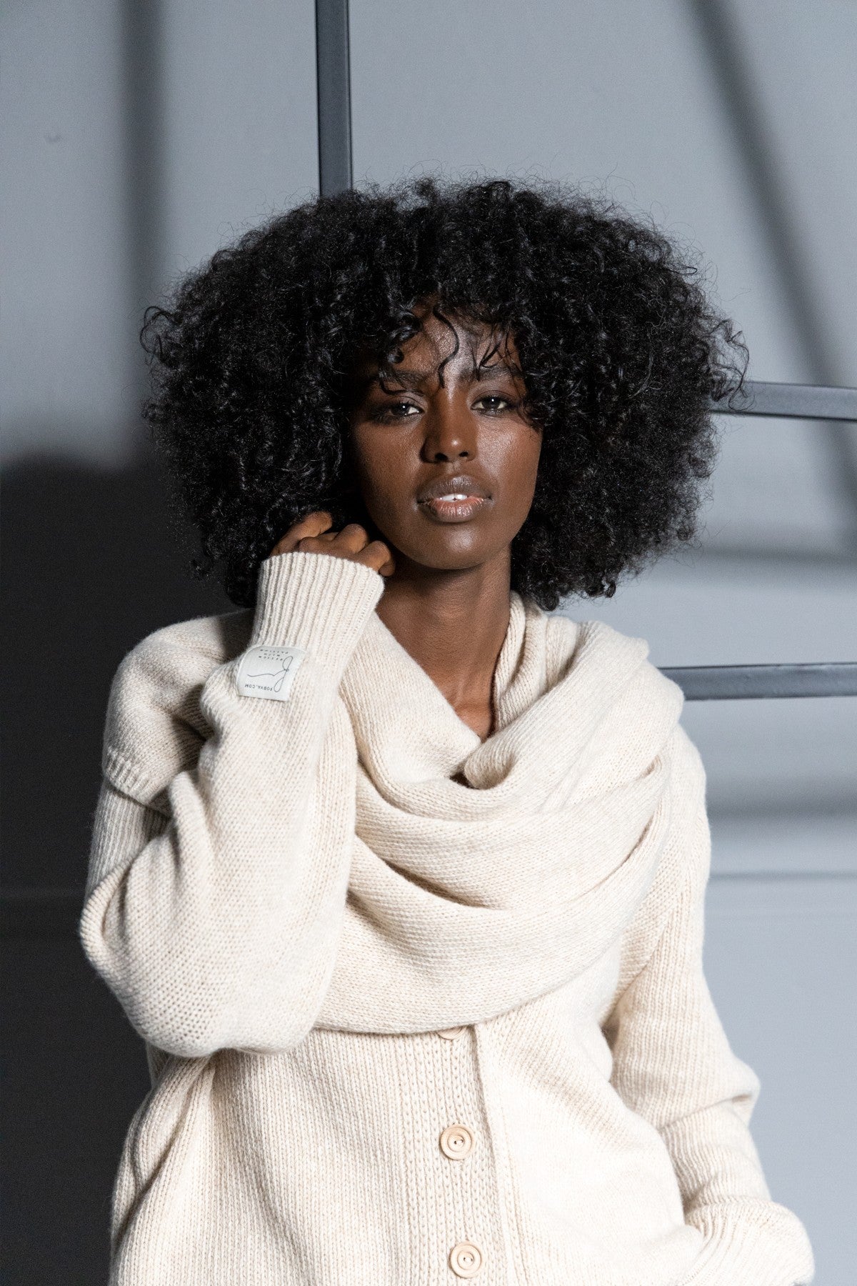 Wełniany szal beżowy - 2