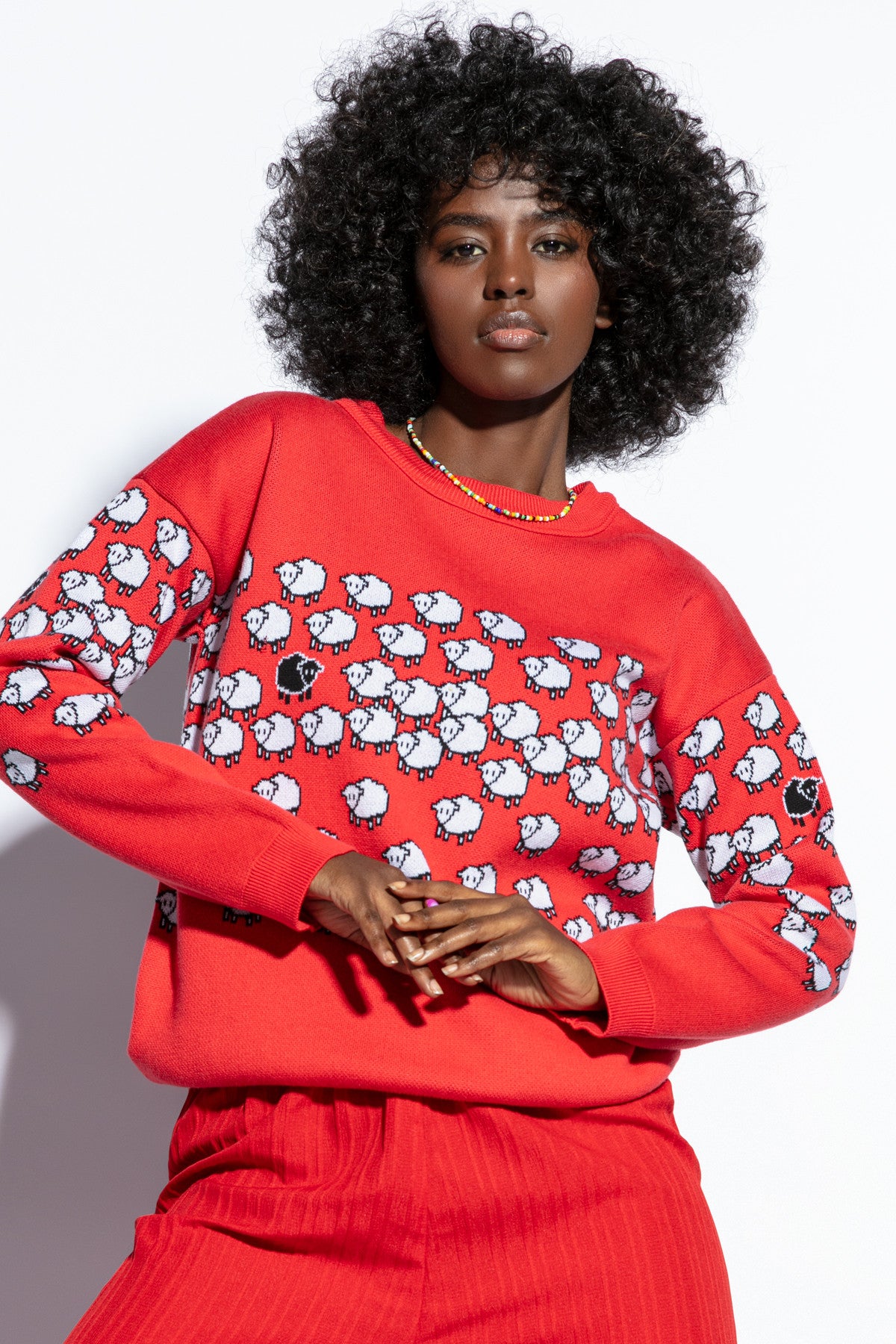 Żakardowy sweter owieczki czerwony - 2