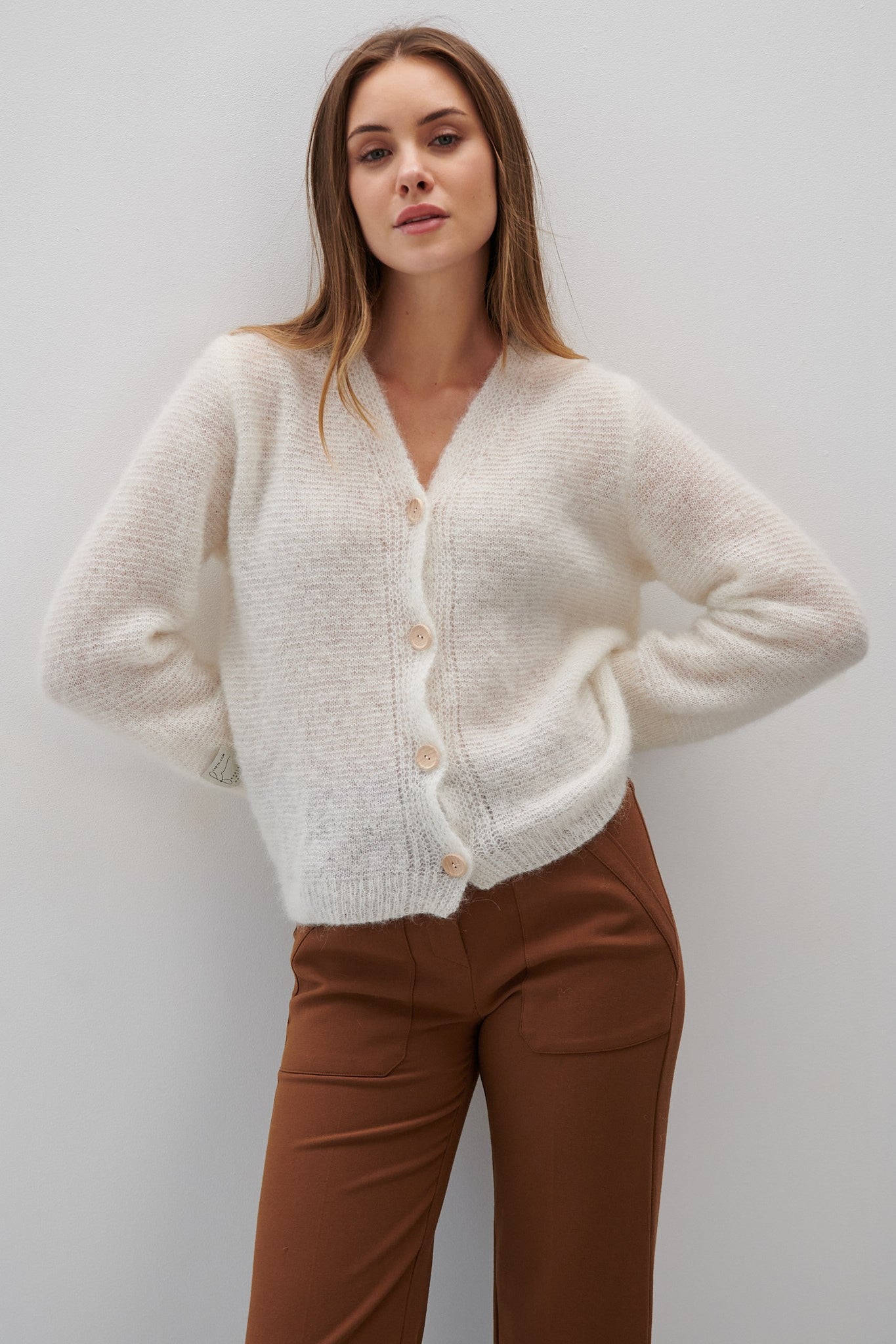 Zapinany kardigan z niefarbowanej wełny alpaki ecru - 2