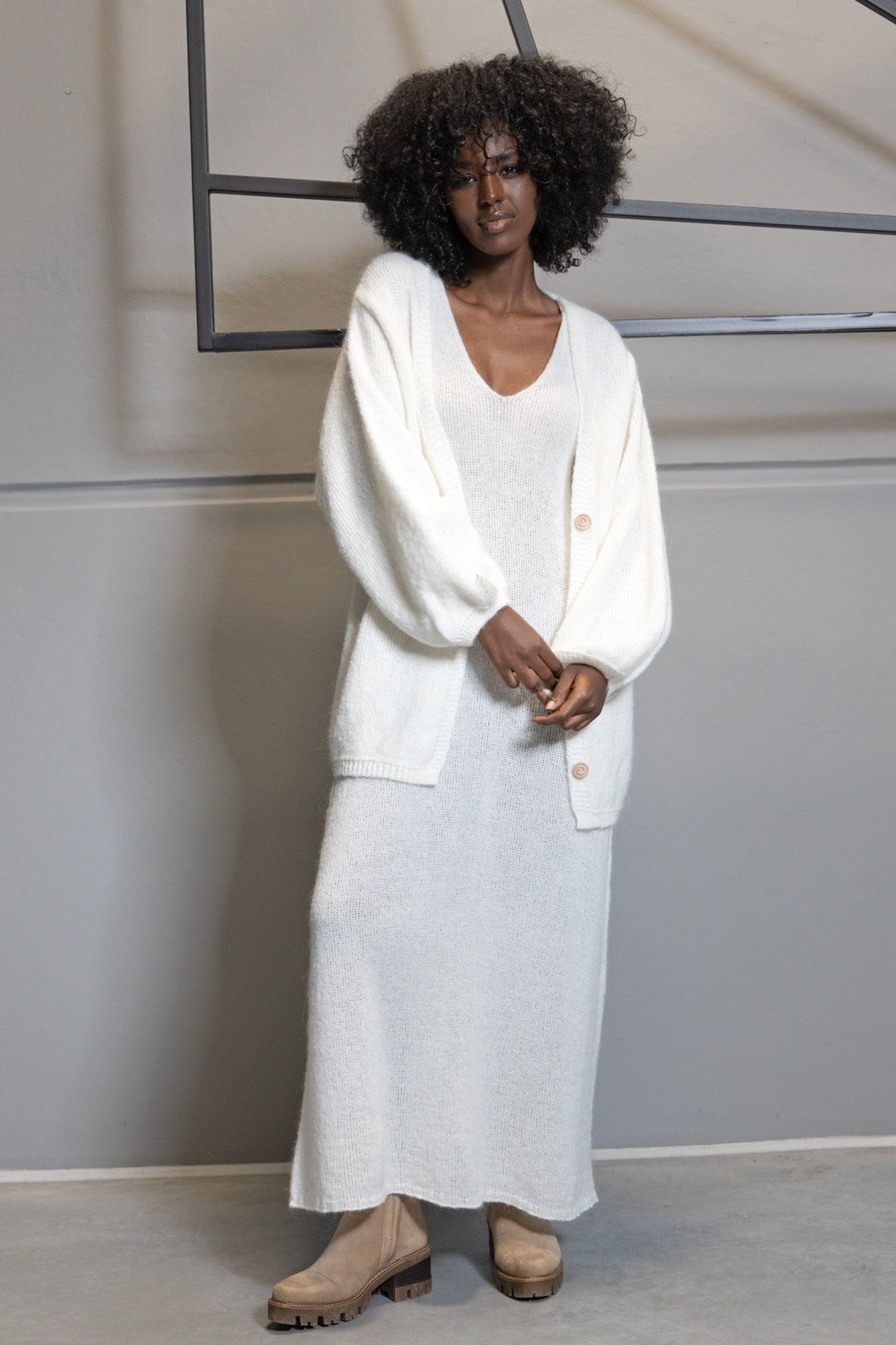 Zapinany ovesizowy wełniany kardigan ecru - 1