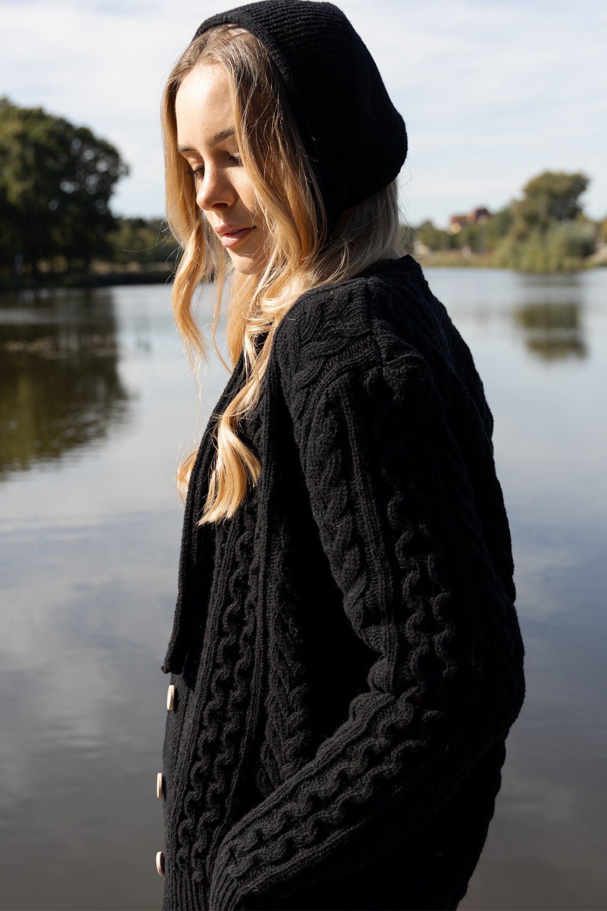 Zapinany wełniany kardigan czarny - 4