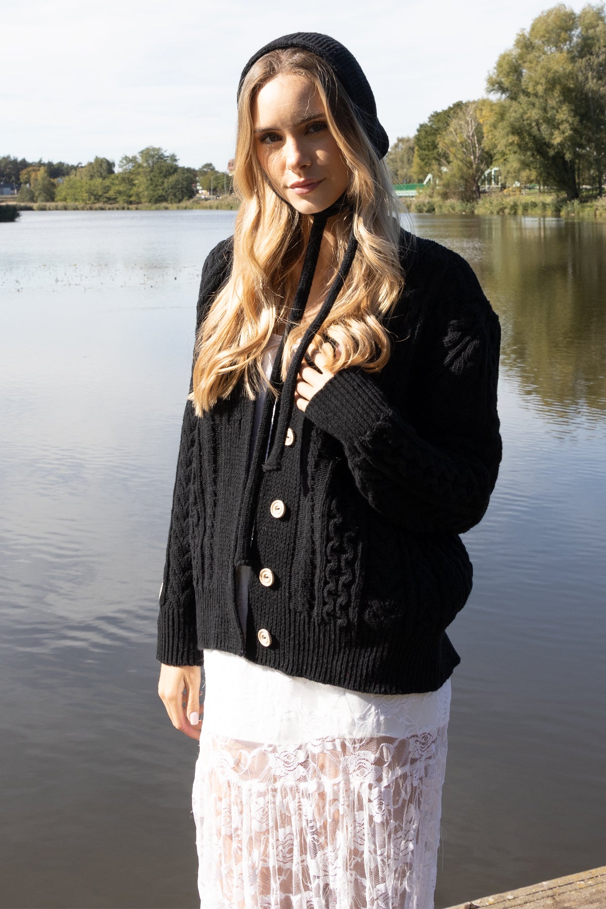 Zapinany wełniany kardigan czarny - 1