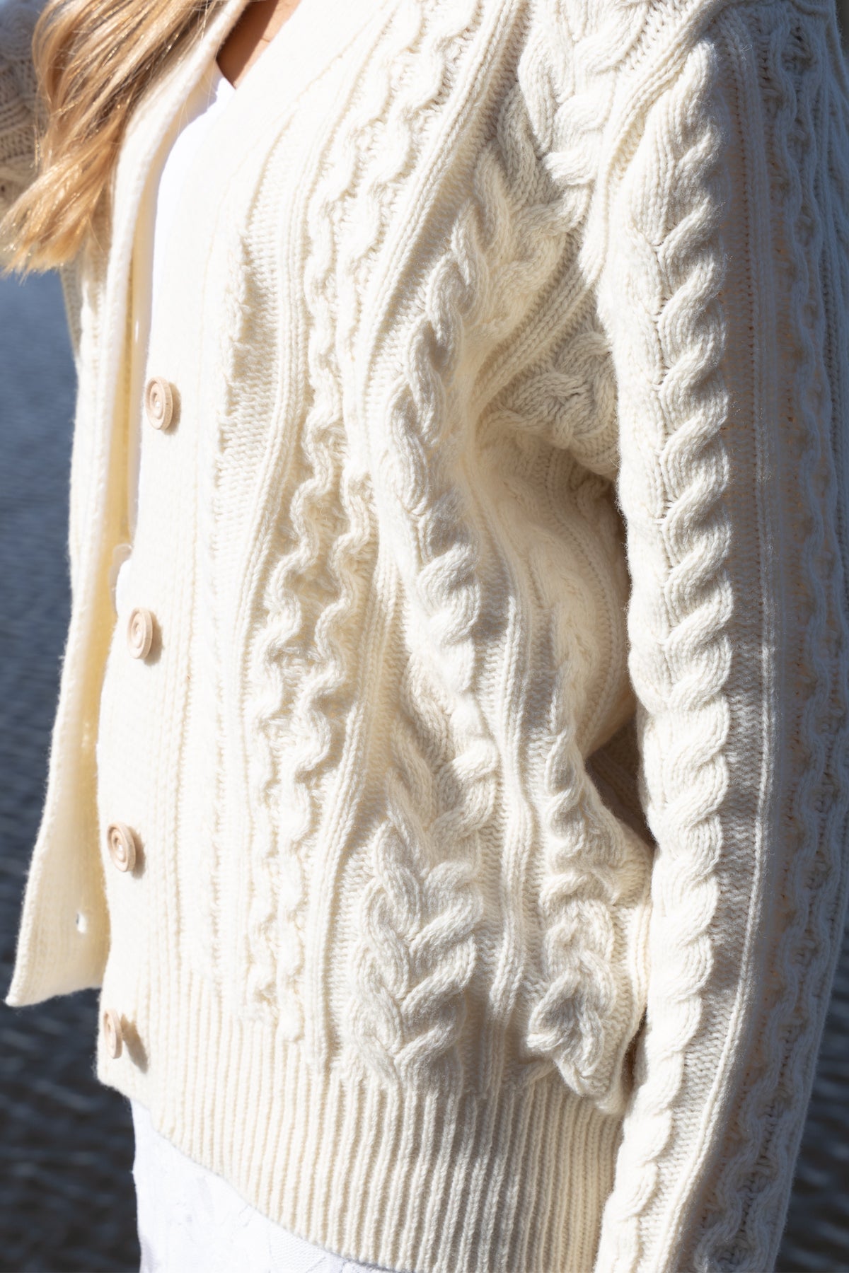 Zapinany wełniany kardigan ecru - 3